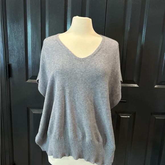 cobblestone Sweaters - Gray V-Neck Women's Sweater